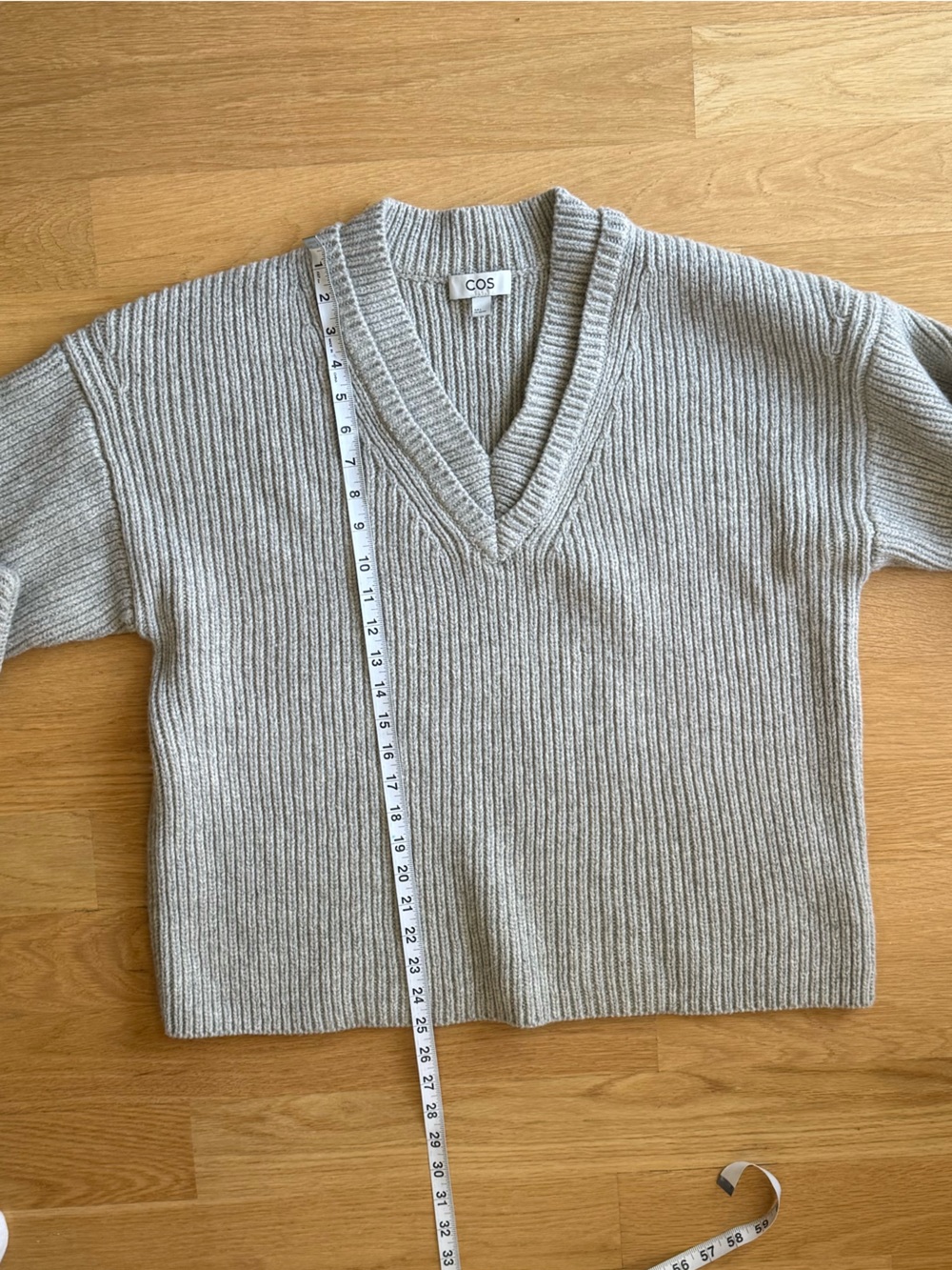 COS Gray Ribbed V-Neck Sweater - Picture 4 of 7